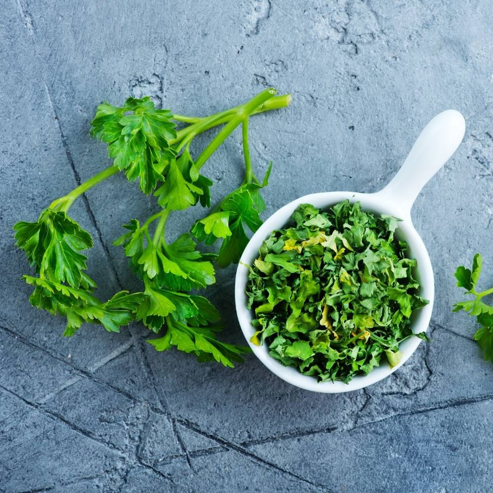 White Spots On Parsley Causes And Treatment (Can You Eat It?) Foodiosity