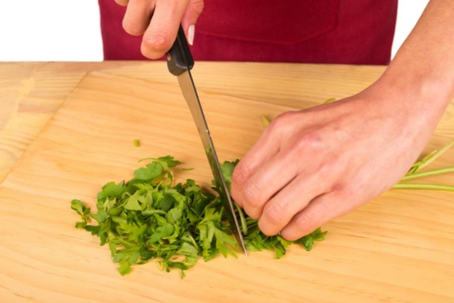 preparing parsley
