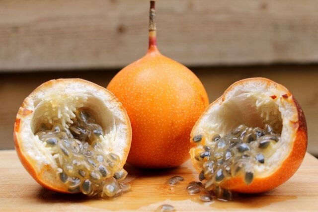 Granadilla VS Passion Fruit - How To Tell Them Apart - Foodiosity