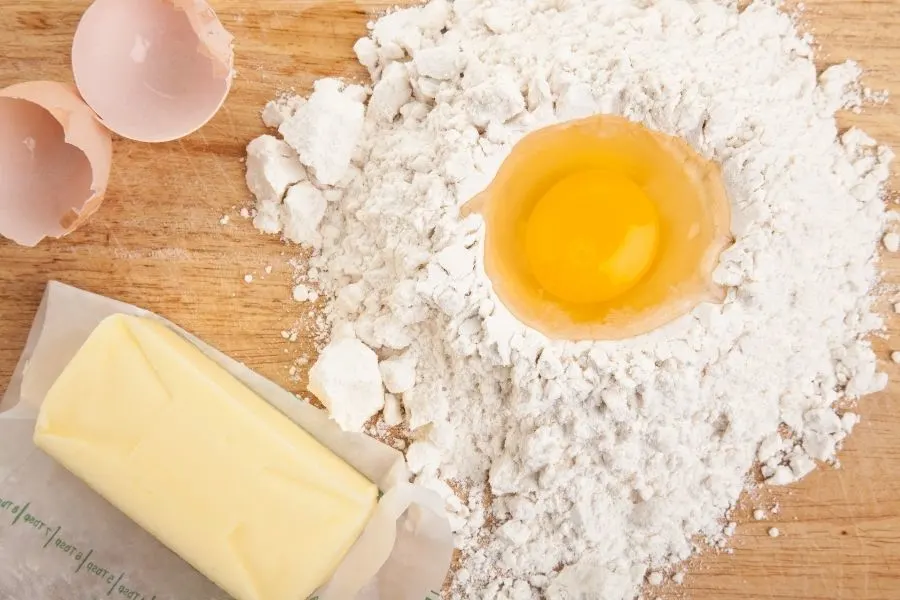 eggs in pie crust