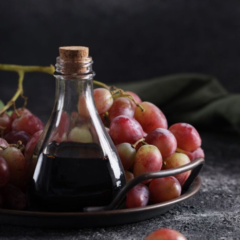 Why Is Balsamic Vinegar Sweet ? Here's What's In It ? Foodiosity