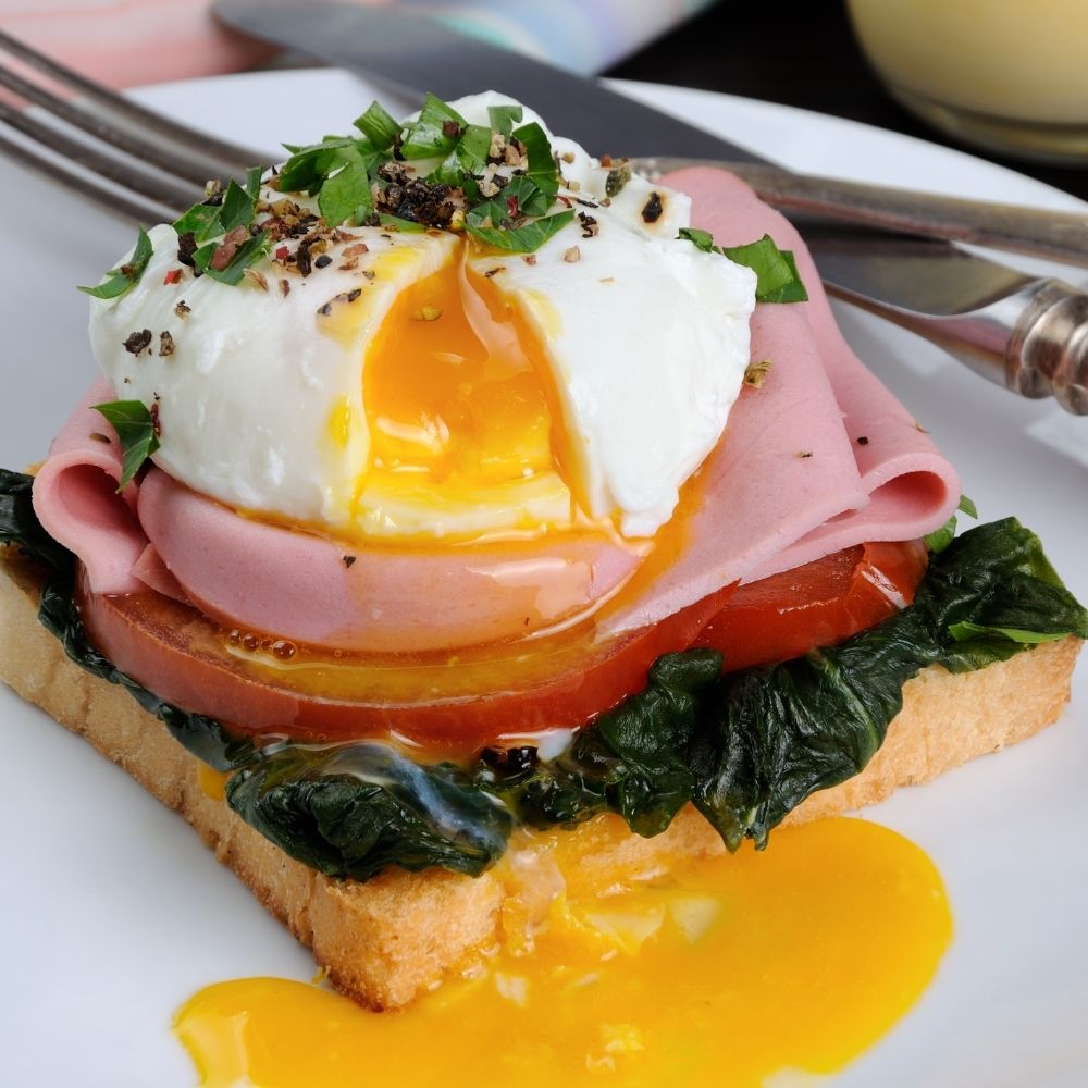 Why Add Vinegar To Poached Eggs ? Here's How It Helps - Foodiosity