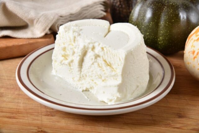 Ricott Vs Ricotta Ricotta VS Cream Cheese - 3 Differences & How To Substitute Them ...