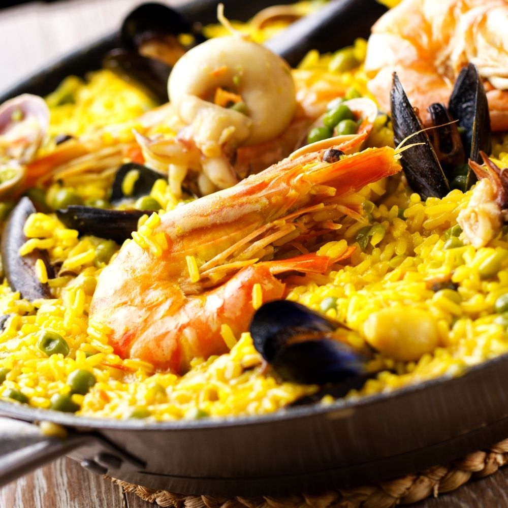 Why Is Paella Yellow ? Here's Why & How To Get That Color - Foodiosity