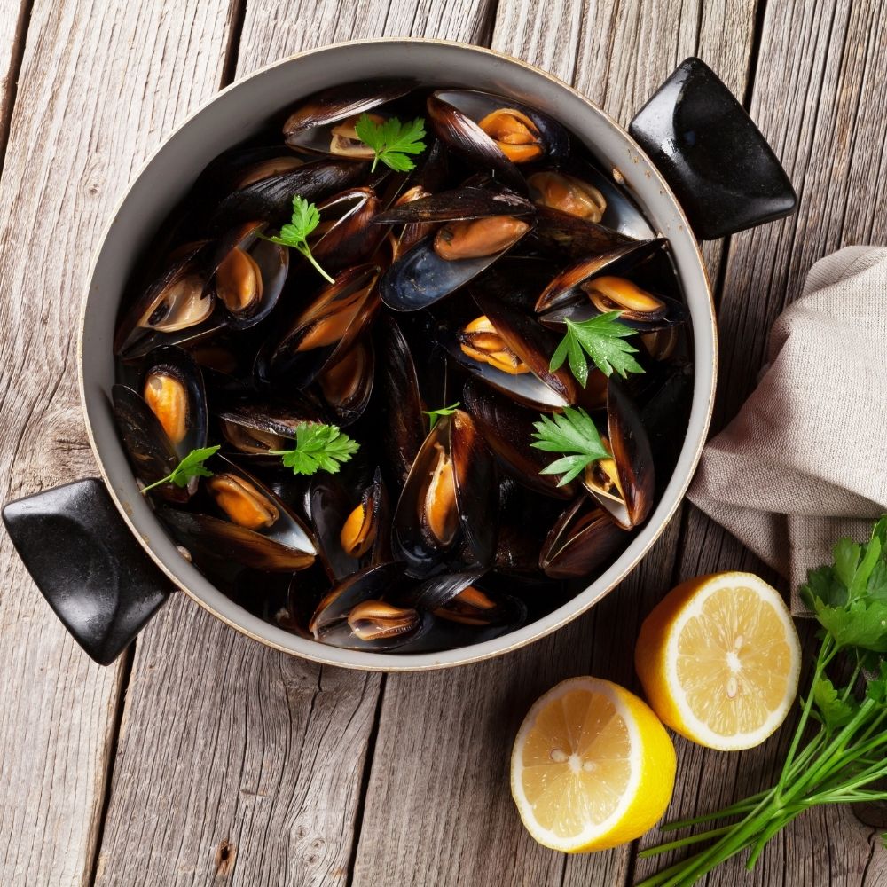 can-you-eat-raw-mussels-what-about-undercooked-mussels-foodiosity