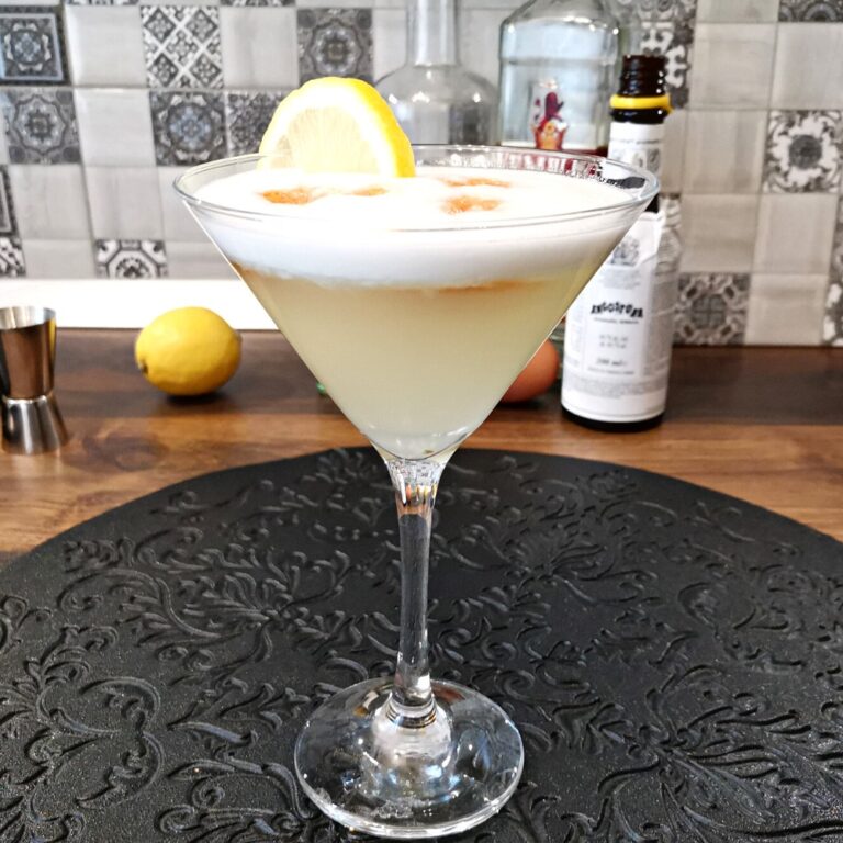 Gin Sour Cocktail Recipe - A Foamy Delight - Foodiosity