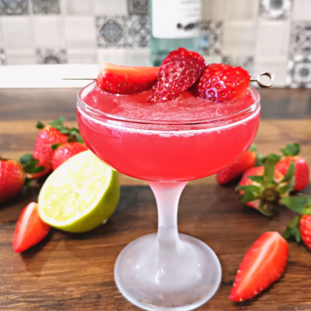 Strawberry Daiquiri Cocktail Recipe - Foodiosity