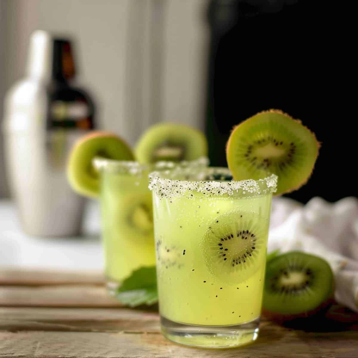 Kiwi Gin Fizz - Fizzy Freshness - Foodiosity