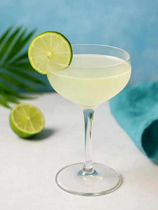 Gimlet (Simple summer gin cocktail)