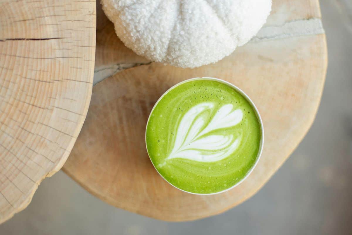 Matcha Fall 10 Cozy Fall Matcha Drinks to Warm Your Autumn Days - Foodiosity