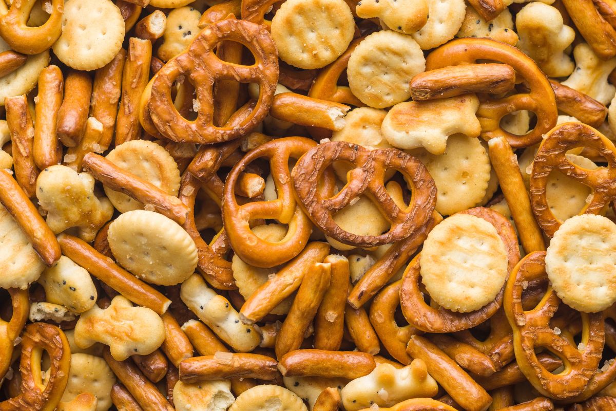10 Cozy Fall Snack Mix Recipes for Every Occasion - Foodiosity