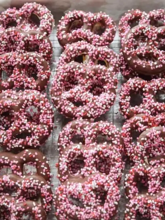Easy Valentine Potluck Ideas: Chocolate-Covered Pretzels