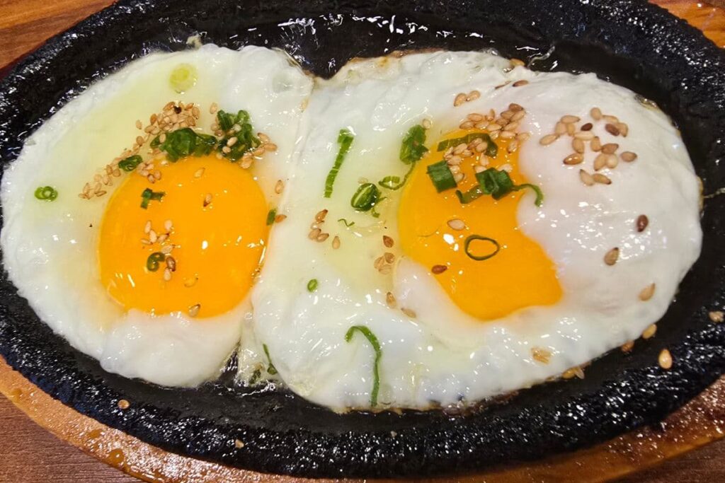 How to Cook Sunny Side Up Eggs (Step-by-Step)