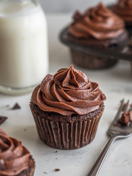 4-Ingredient Easy Chocolate Cupcakes